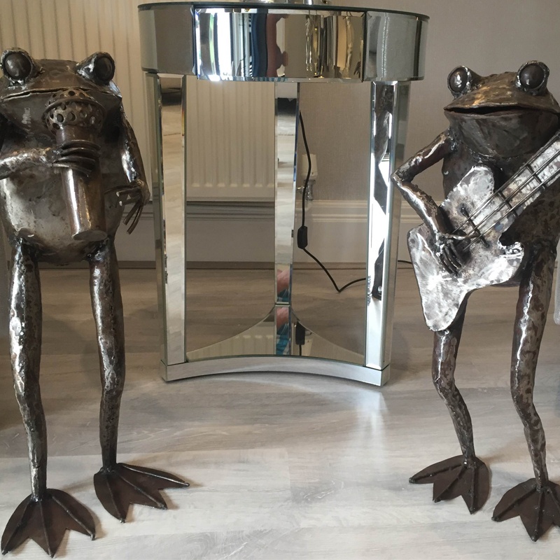 FrogsLoungeDecor