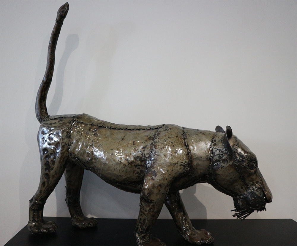 LionCubTailUp